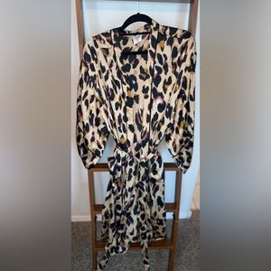 Leopard print Top. Mid lengthy.
